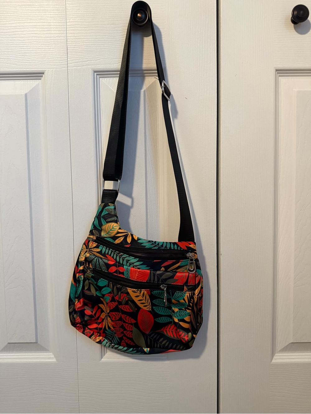 Leaf-Print Crossbody Bag - Black Multicolor